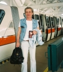 Newton, 77 ani, BUCURESTI